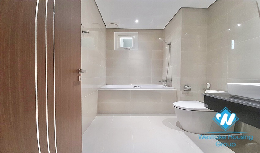 Nice new apartment for rent at the link Ciputra building 3 bedrooms 2 bathrooms fully furnished